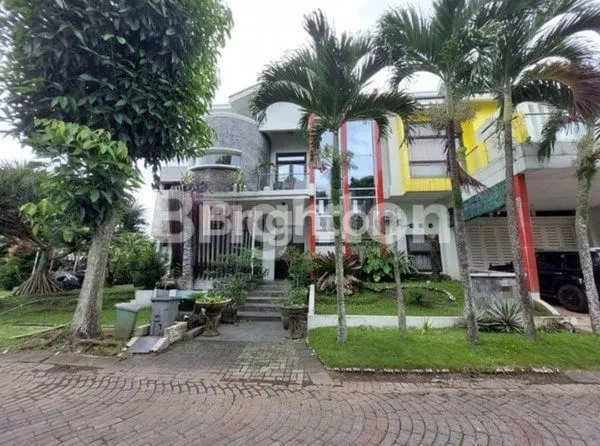 RUMAH MODERN 2 LANTAI SEMI FURNISED IJEN NIRWANA MALANG