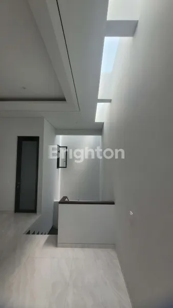 image RUMAH MODERN MINIMALIS BARU DI MANYAR PUSAT KOTA SURABAYA (4)