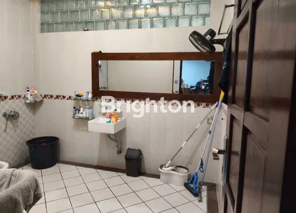 image DIJUAL RUMAH CANTIK POSISI HOOK FULLFURNISH TENGAH KOTA BERNUANSA MINIMALIS LOKASI DALAM PERUMAHAN SEPINGGAN PRATAMA  AMAN NYAMAN HARGA NEGO (6)