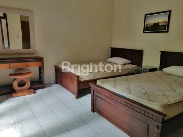 image RUMAH MEWAH 2 LANTAI DI RENON – LT 400 M², 5 KAMAR, TAMAN LUAS (8)