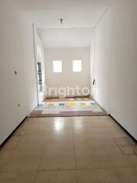 image RUMAH LUAS 4 KAMAR DI SULFAT | BISA JUAL ATAU SEWA (5)