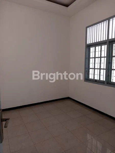 image RUMAH LUAS 4 KAMAR DI SULFAT | BISA JUAL ATAU SEWA (7)