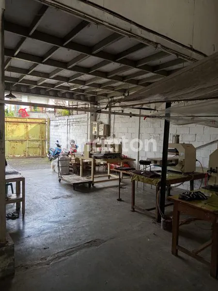 image GUDANG / PABRIK GARMEN AKTIF SIAP PAKAI – SHM, LT 1.870 M² (2)