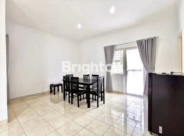 image RUMAH CANTIK DUA LANTAI (2)