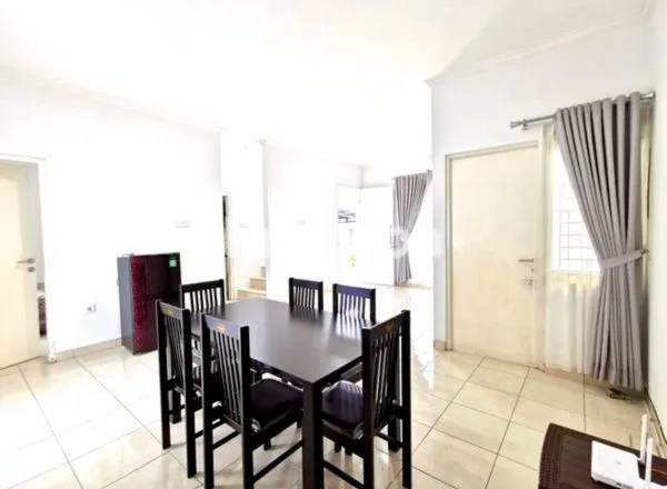 image RUMAH CANTIK DUA LANTAI (5)