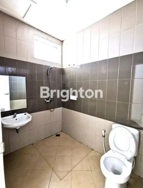 image RUMAH CANTIK DUA LANTAI (7)