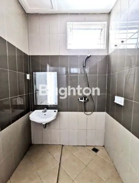 image RUMAH CANTIK DUA LANTAI (8)