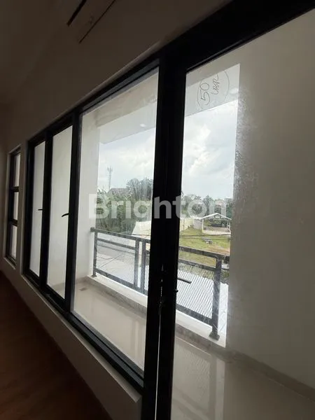 image RUMAH BANGUNAN BARU DEKAT PINTU TOL REGENSI MELATI MAS SERPONG TANGERANG SELATAN (8)