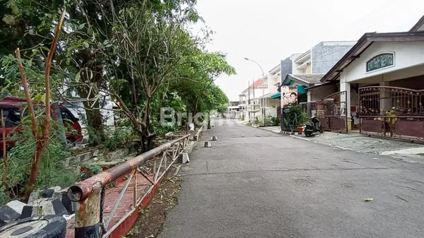 image TURUN HARGAA!!!  RUMAH SIAP HUNI HOOK LOKASI RUNGKUT ASRI SURABAYA (4)