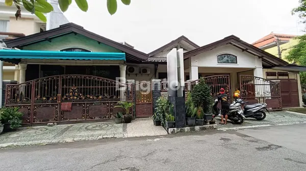 image TURUN HARGAA!!!  RUMAH SIAP HUNI HOOK LOKASI RUNGKUT ASRI SURABAYA (1)