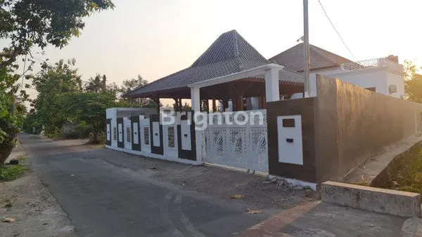 image RUMAH MEWAH JOGLO STRATEGIS PINGGIR JALAN DEKAT KIDFUNS YOGYAKARTA (1)
