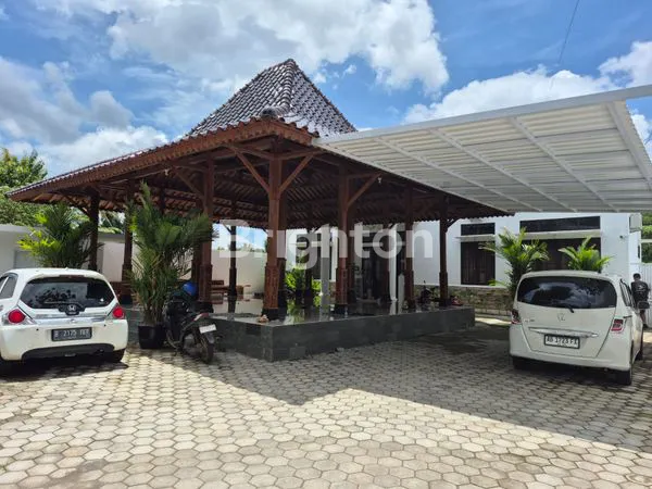 image RUMAH MEWAH JOGLO STRATEGIS PINGGIR JALAN DEKAT KIDFUNS YOGYAKARTA (3)