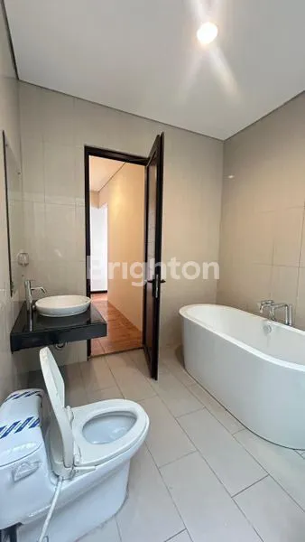 image RUMAH 2 LANTAI RAPIH SIAP HUNI CLUSTER MAYFIELD (3)