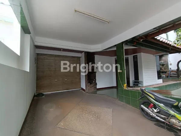 image RUMAH SIAP HUNI DI INTERCON KEBON JERUK JAKARTA BARAT (2)