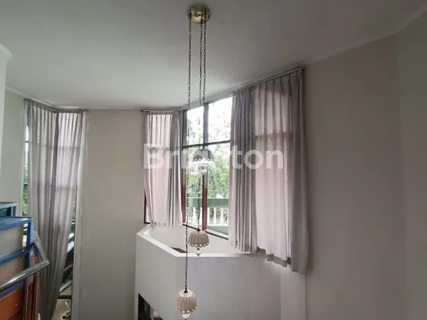 image RUMAH SIAP HUNI DI INTERCON KEBON JERUK JAKARTA BARAT (5)