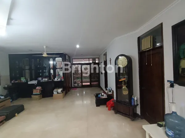 image RUMAH SIAP HUNI DI INTERCON KEBON JERUK JAKARTA BARAT (8)