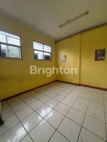 image GEDUNG EX SEKOLAHAN YANG BESAR DAN LUAS LOKASI TELUK GONG JAKARTA UTARA  (5)