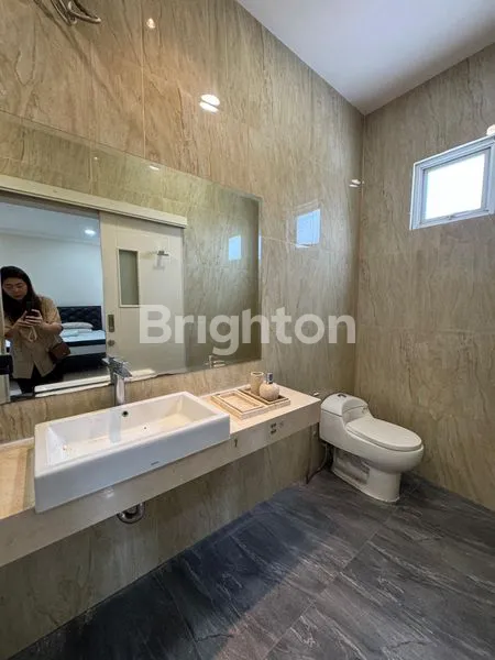 image JUAL CEPAT RUMAH 2 LANTAI HOEK BANCI BANGUNAN MANDIRI DI CLUSTER SIMPLICITY BSD (4)