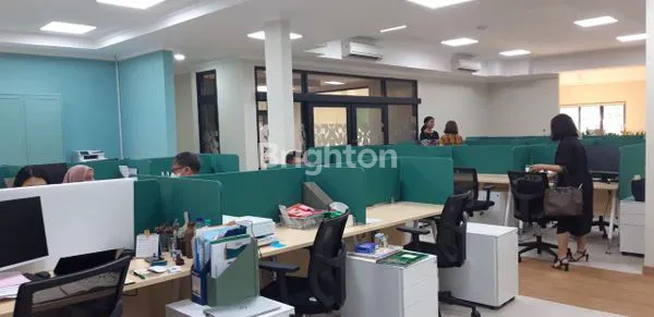 image DISEWAKAN RUMAH DI LOKASI ELITE MENTENG JAKARTA (3)