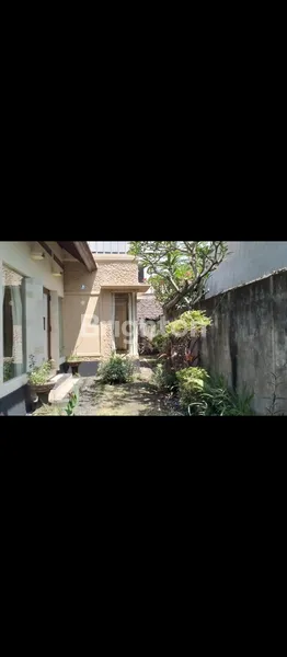 image RUMAH MODERN DENGAN DESAIN ELEGANT (4)