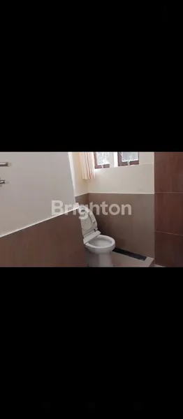 image RUMAH MODERN DENGAN DESAIN ELEGANT (8)