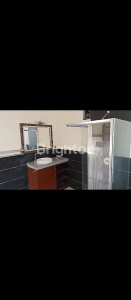 image RUMAH MODERN DENGAN DESAIN ELEGANT (7)