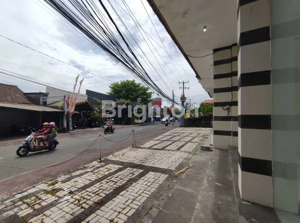 image TOKO STRATEGIS DI KEROBOKAN (3)