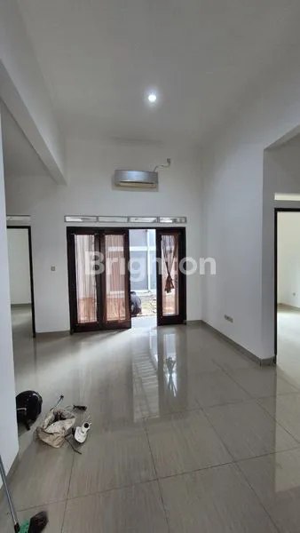 image RUMAH BARU RENOVASI SIAP HUNI DI SENTUL, LT 150M² (2)