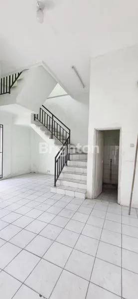 image DISEWAKAN GUDANG 3 LANTAI – LUAS 240 M² – LIFT BARANG – SIAP USAHA (4)