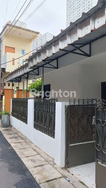 image RUMAH DUA LANTAI MINIMALIS DISEWAKAN TANJUNG DUREN (1)