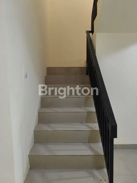image RUMAH 2 LANTAI FULL RENOVASI DI CENTRO MICHELIA GADING SERPONG (2)