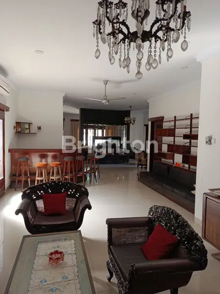 image RUMAH CANTIK DI TEMPAT STRATEGIS SIAP PAKAI (3)