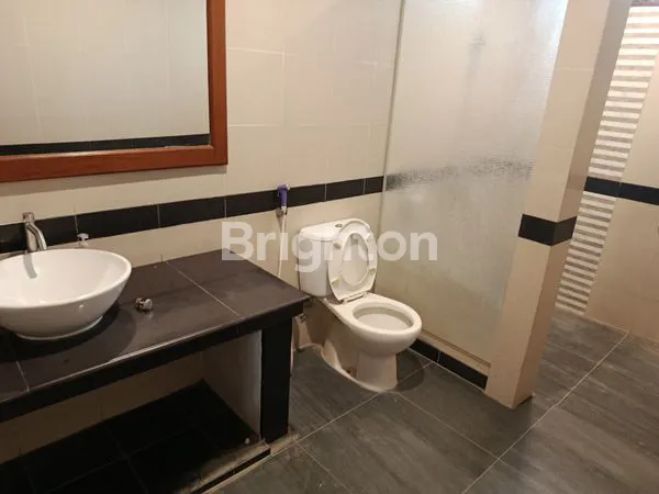 image RUMAH CANTIK DI TEMPAT STRATEGIS SIAP PAKAI (5)