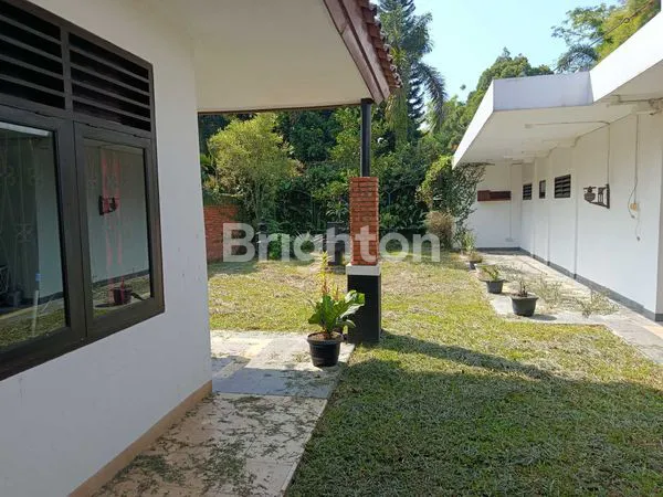 image RUMAH CANTIK DI TEMPAT STRATEGIS SIAP PAKAI (7)