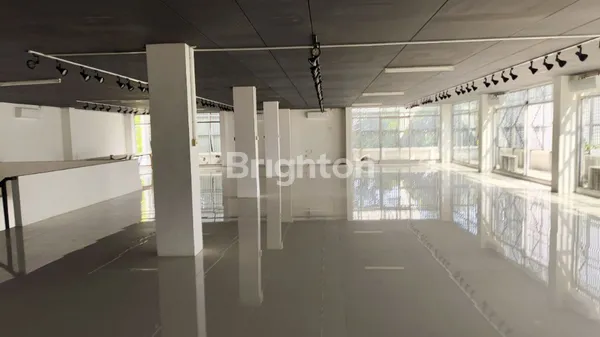 image GEDUNG 4 LANTAI LOSS NOL JALAN RAYA GENTENG KALI DEKAT BALAI KOTA (3)