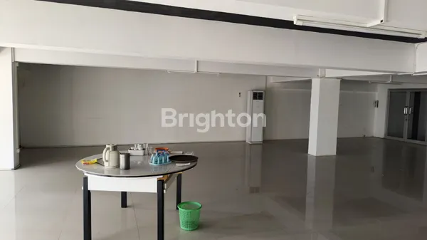 image GEDUNG 4 LANTAI LOSS NOL JALAN RAYA GENTENG KALI DEKAT BALAI KOTA (4)