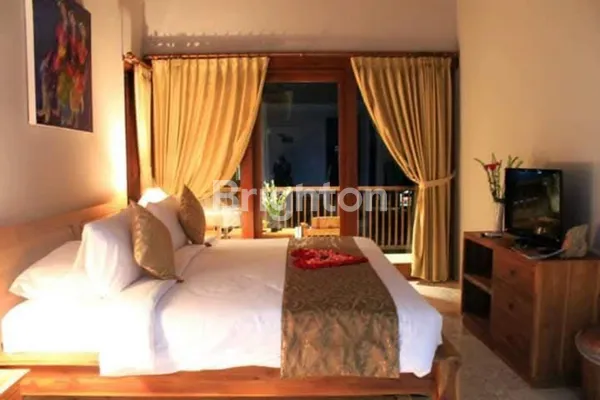 image BANGUN PAGI DENGAN CAHAYA TIMUR — RUMAH FURNISHED 5 KAMAR YANG SIAP DITINGGALI & SIAP DIBANGGAKAN (7)