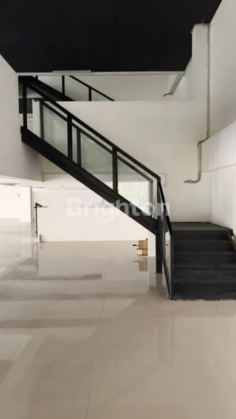 image GEDUNG 4 LANTAI LOSS NOL JALAN RAYA GENTENG KALI DEKAT BALAI KOTA (8)