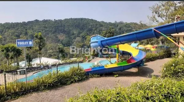 image KAWASAN WISATA ALAM DENGAN VIEW PEGUNUNGAN DAN AIR TERJUN DAERAH TRAWAS MOJOKERTO (2)