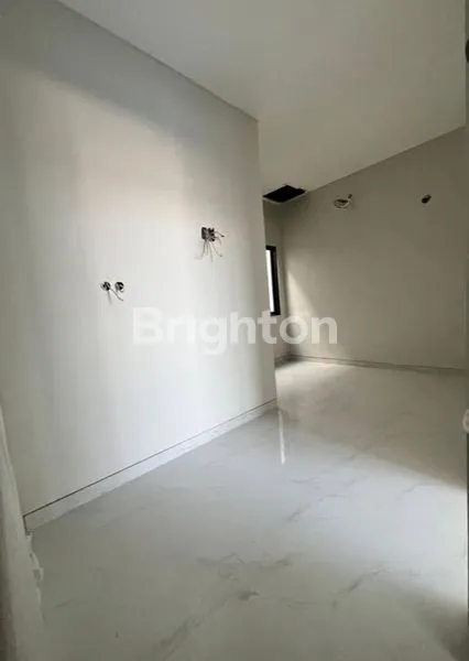image RUMAH MINIMALIS SIAP HUNI 2 LANTAI DI DIAN ISTANA SURABAYA BARAT (3)