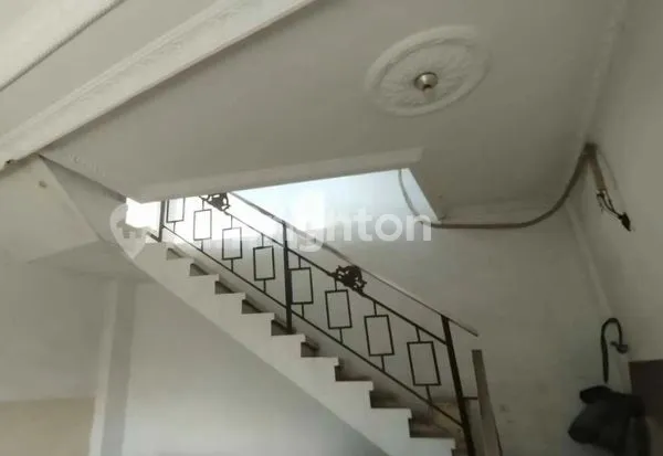 image RUKO 2,5 LANTAI DI KEPATIHAN KULON (3)