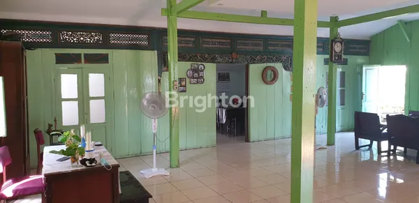 image RUMAH LAWAS TERAWAT BERSIH DI JALAN RAYA SOLO - SEMARANG TUNTANG (4)