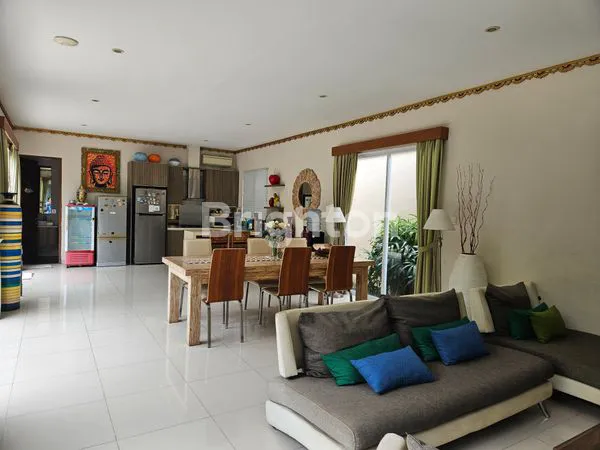image VILLA ASRI SEMINYAK, 3KT, KOLAM RENANG, COCOK UNTUK DISEWAKAN (4)