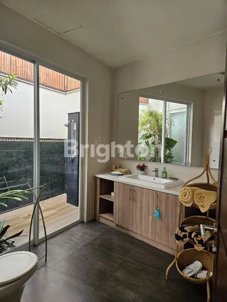 image VILLA ASRI SEMINYAK, 3KT, KOLAM RENANG, COCOK UNTUK DISEWAKAN (7)