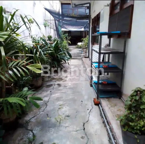 image RUMAH LUAS 525M² DI TENGGILIS, COCOK UNTUK KOMERSIAL (2)