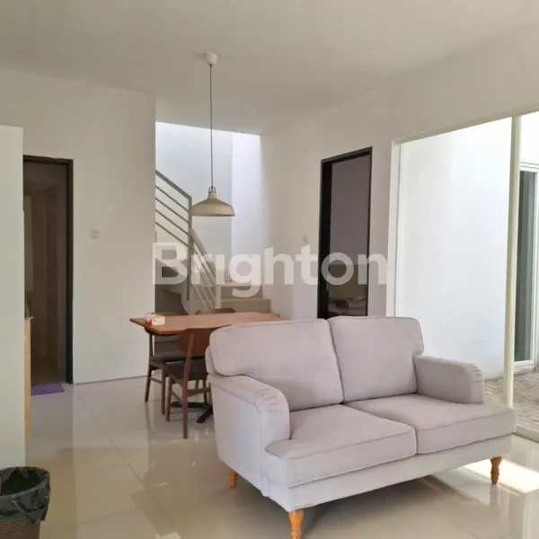 image DIJUAL RUMAH 2 LANTAI DE CASA RESIDENCE LAKARSANTRI – SIAP HUNI (2)