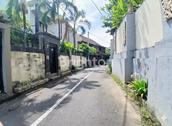 image RUMAH FULL FURNISHED SIAP HUNI LUAS  & NYAMAN COCOK UNTUK KELUARGA & EKSPATRIAT (7)