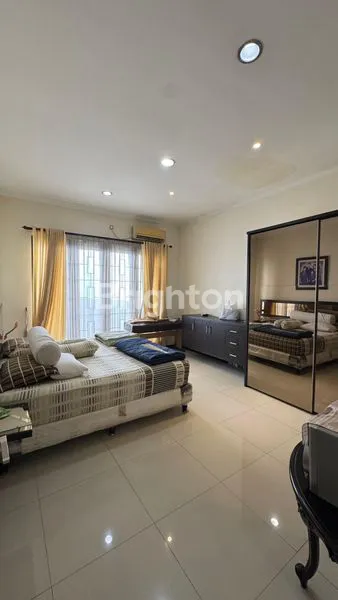 image RUMAH 2 LANTAI LUAS 250 M² DI NGINDEN INTAN TIMUR SURABAYA (8)