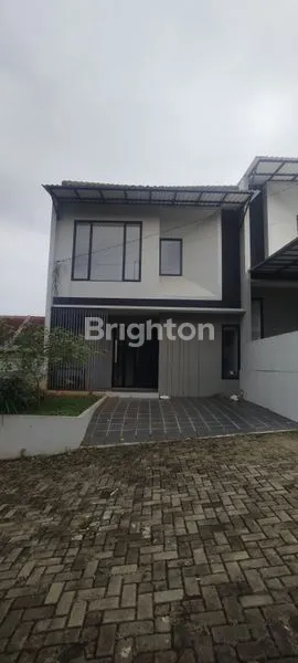 image DIJUAL RUMAH DUA LANTAI - KAWASAN STRATEGIS  (1)