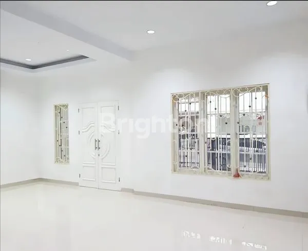 image DI SEWAKAN. RUMAH KOMPLEK CEMARA ASRI. FULL FURNISHED. KONDISI BAGUS. ONE STOP LIVING !! (2)